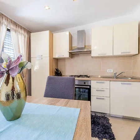 Ana Διαμέρισμα *