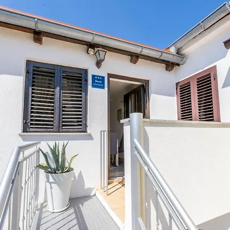 Διαμέρισμα Ana *