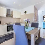 Ana Apartamento