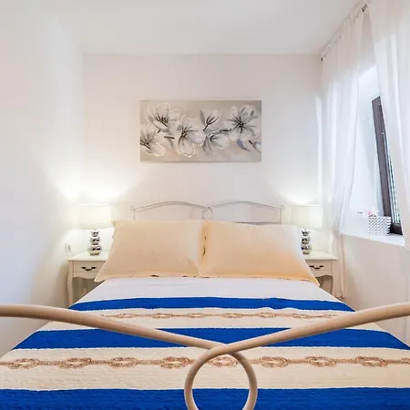 Ana Apartamento *